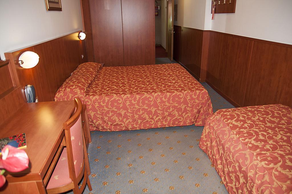 Hotel Garden Limone sul Garda Rum bild